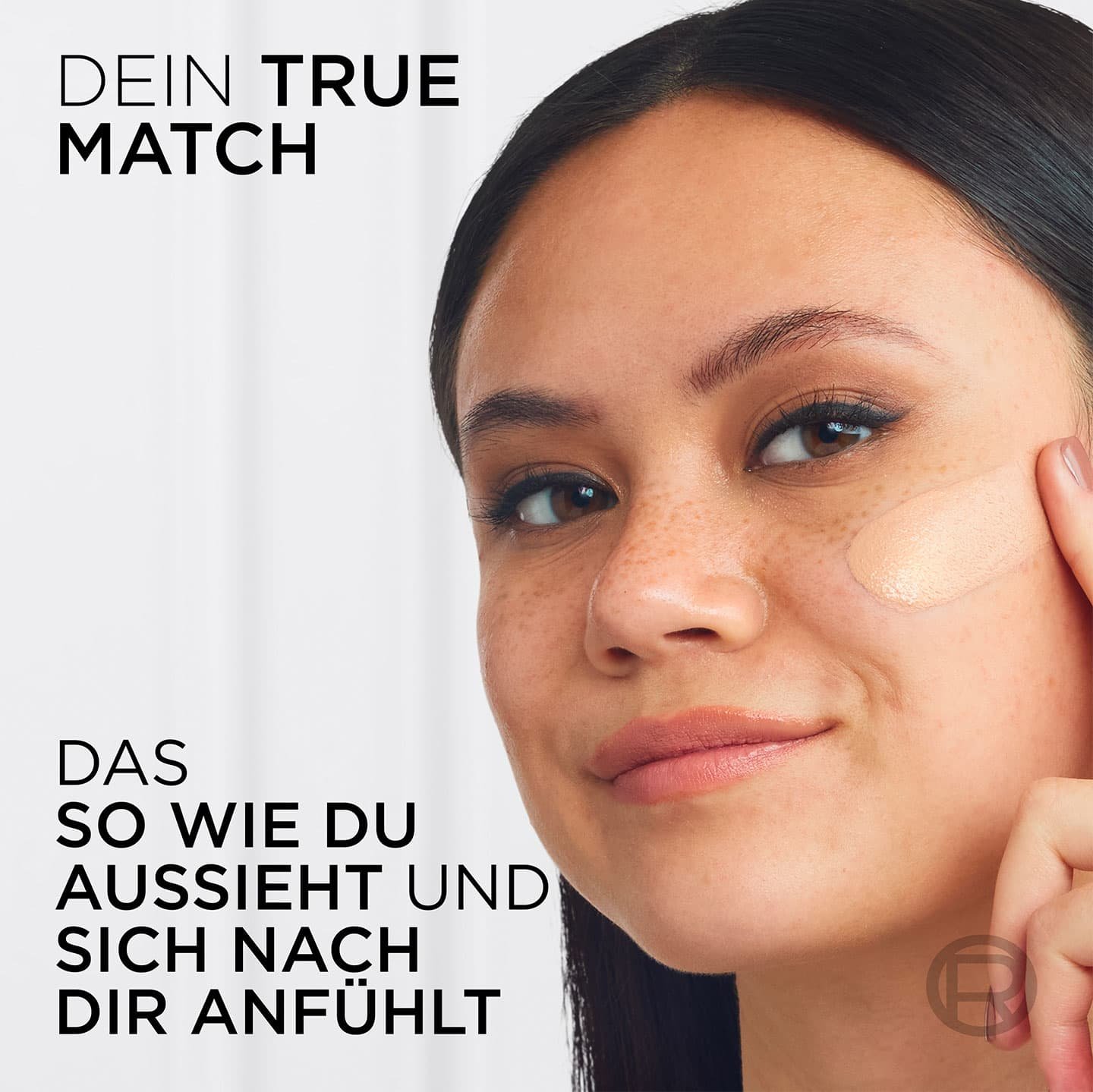 Gesicht einer jungen Frau, daneben Texte: Dein True Match - Das so Du aussieht und sich auch nach Dir anfühlt